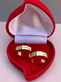 Par de aliança de ouro 12k reto reto com friso central  4mm