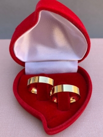 Par de aliança de ouro 18k anatômico suave e reto por fora 5mm