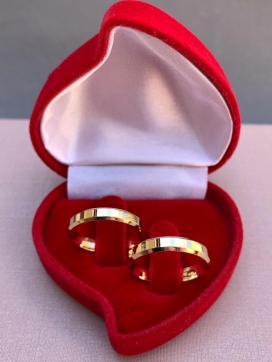 Par de aliança de ouro 18k reto com canto vivo 4mm