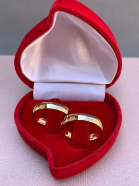 Par de aliança de ouro 18k anatômico suave, abaulado suave 4mm